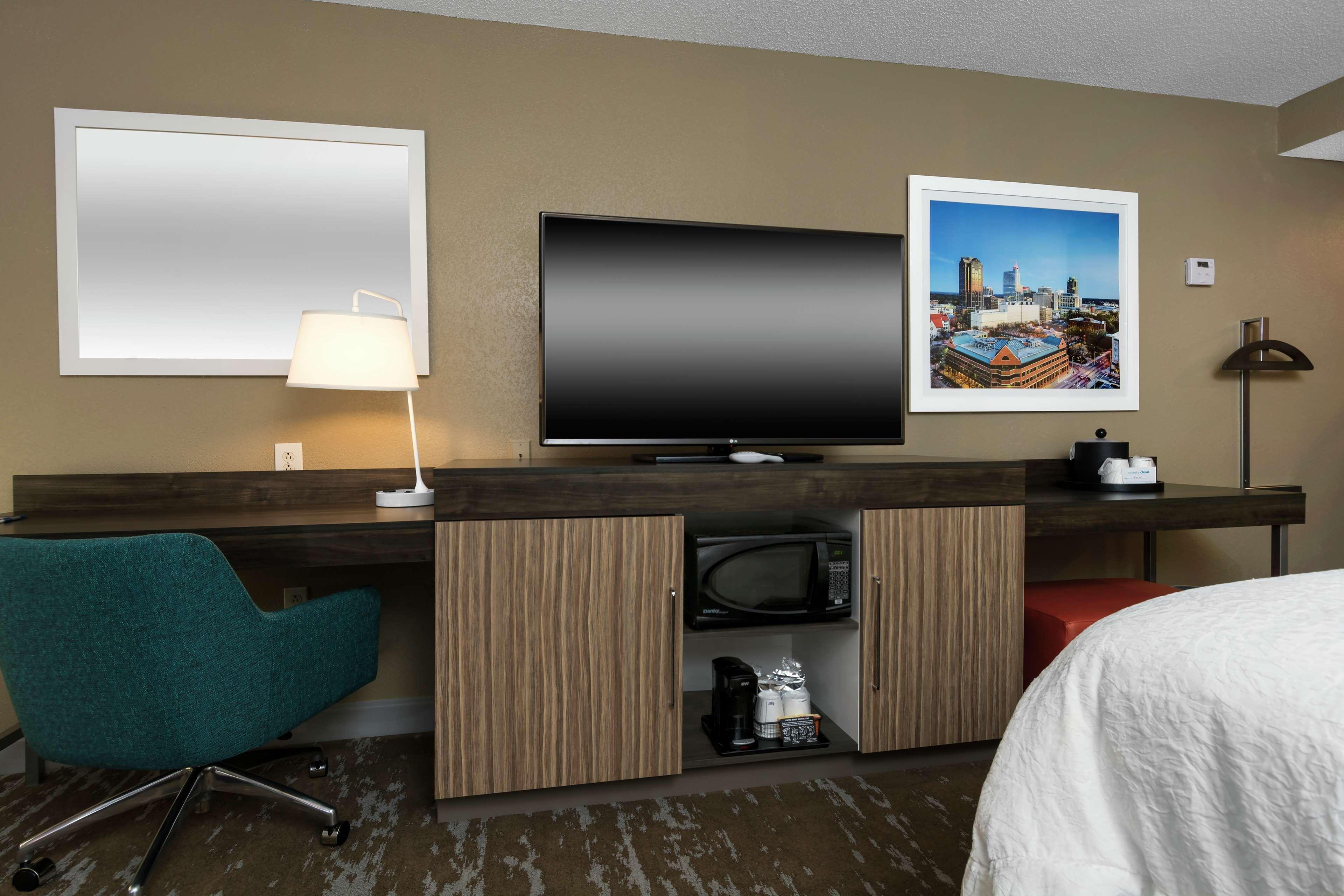 Hampton Inn & Suites Raleigh Cary Lenovo Center Dış mekan fotoğraf