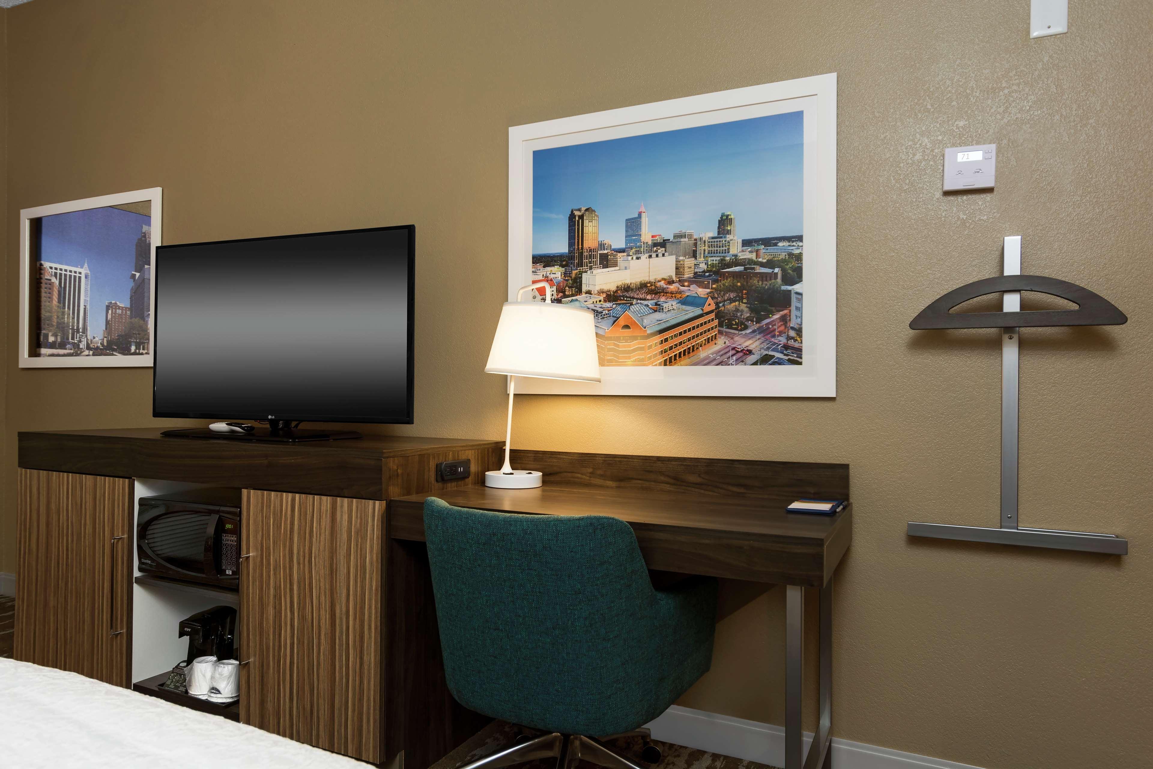 Hampton Inn & Suites Raleigh Cary Lenovo Center Dış mekan fotoğraf