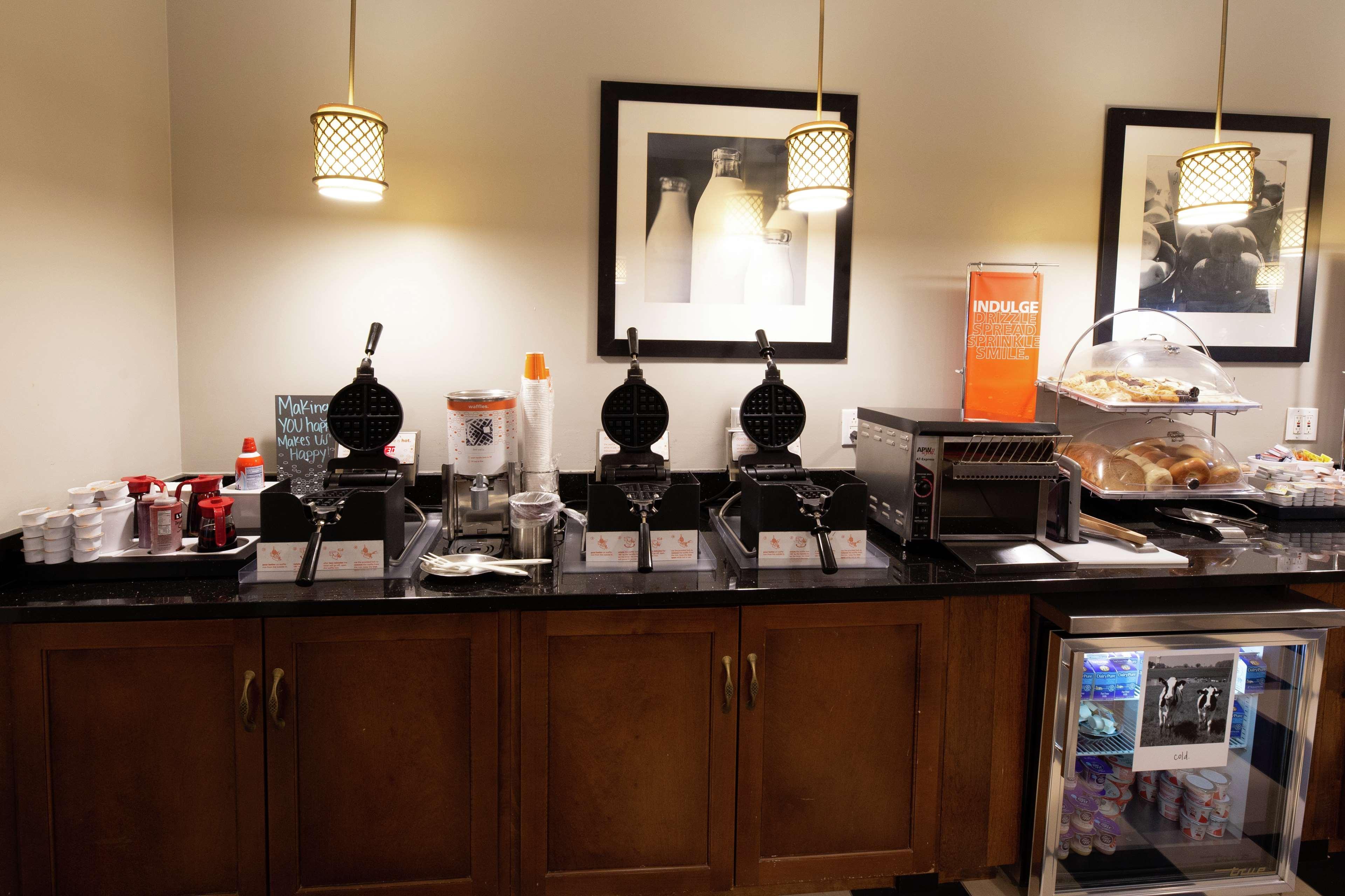 Hampton Inn & Suites Raleigh Cary Lenovo Center Dış mekan fotoğraf