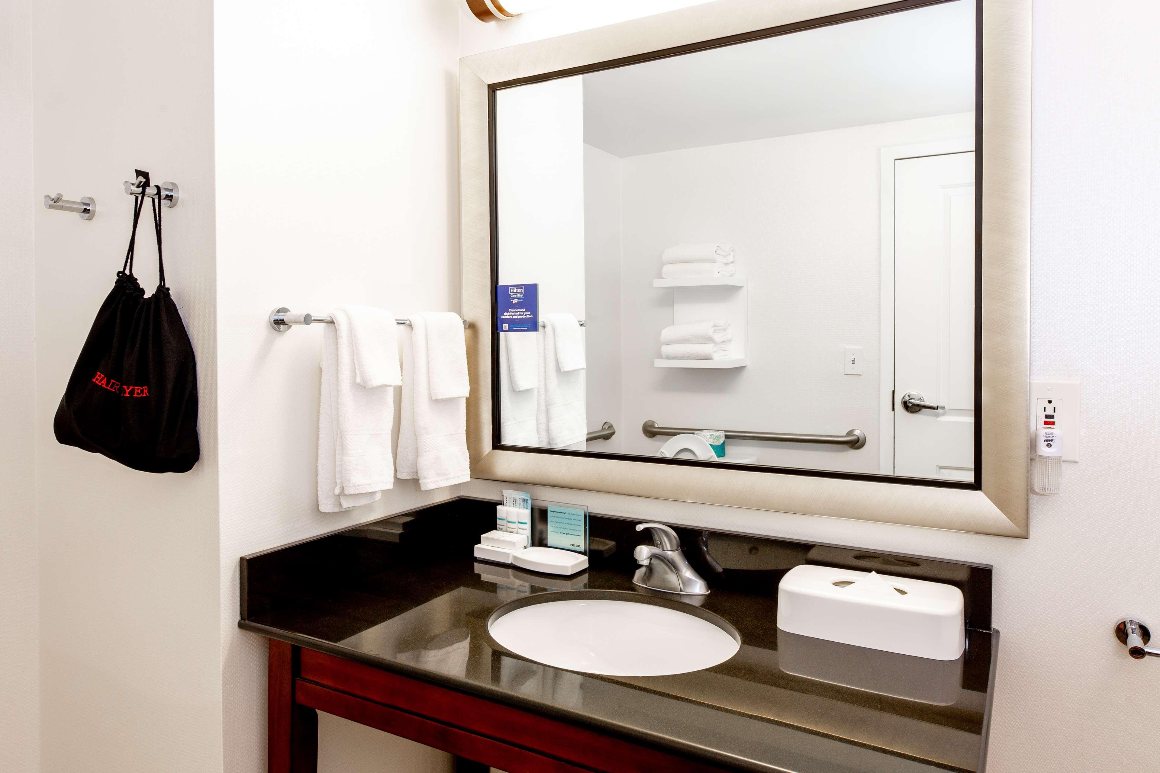 Hampton Inn & Suites Raleigh Cary Lenovo Center Dış mekan fotoğraf